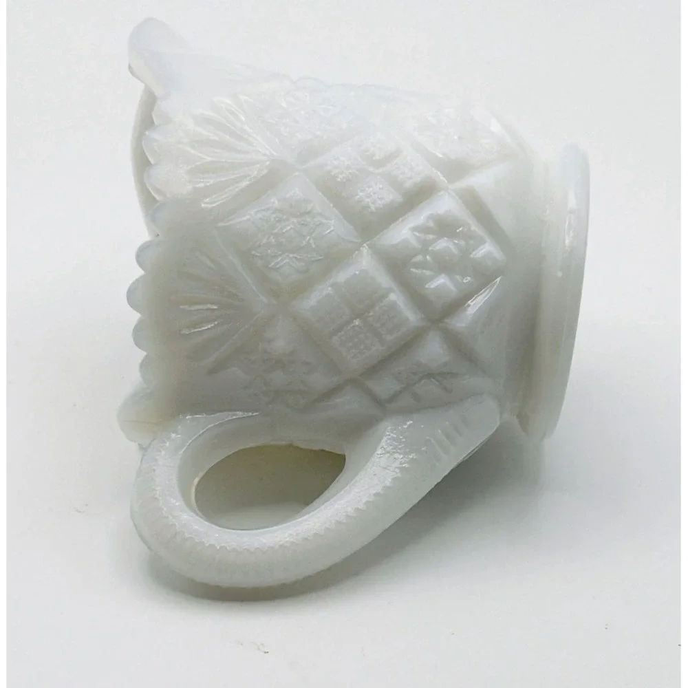 Vintage White Milk Glass Creamer Diamond Point Fan Pattern Scallop Sawtooth‎ Rim